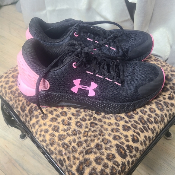 Under Armour charged Rouge running shoes. Size 5.5Y.. # 078 - Picture 2 of 4
